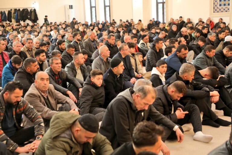 Kars’ta bayram namazında camiler doldu taştı – Birlik Haber Ajansı