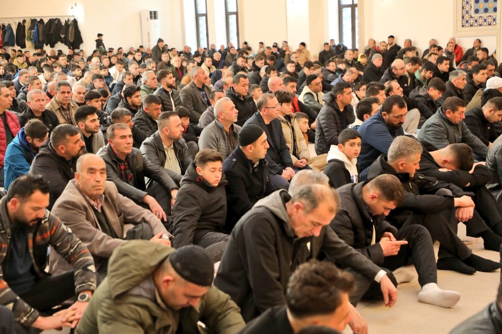 Kars’ta bayram namazında camiler doldu taştı – Birlik Haber Ajansı