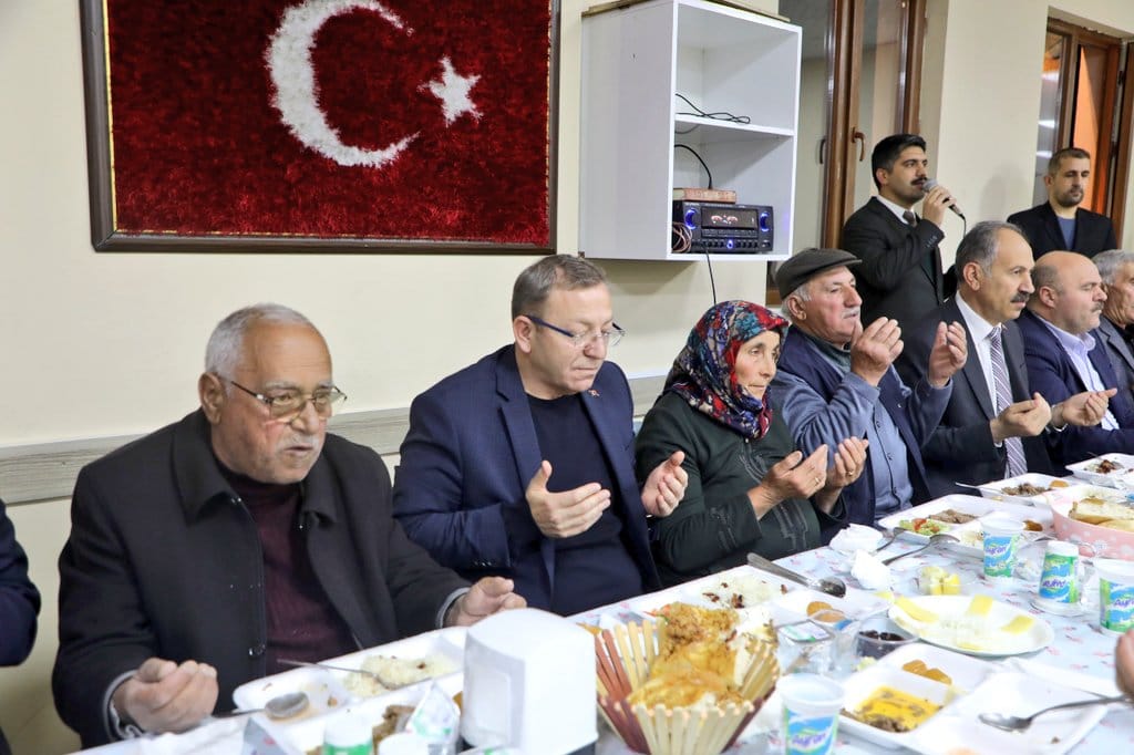 Kars Valisi Polat, Arpaçay’da şehit aileleri ve çocuklarla iftarda buluştu – Birlik Haber Ajansı