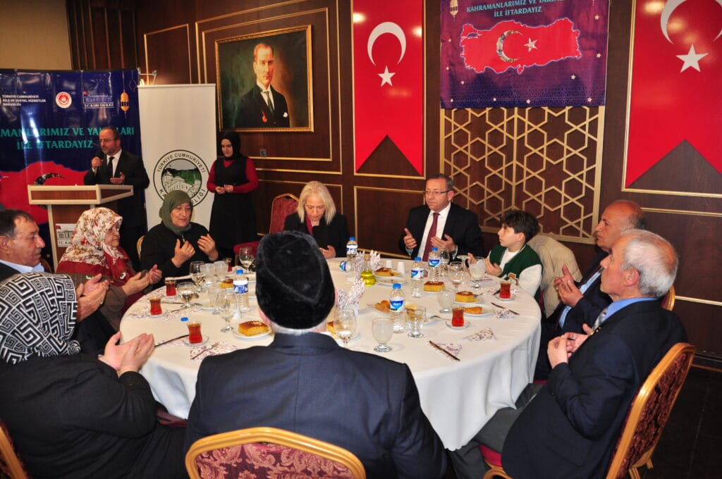 Kars’ta şehit ve gazi aileleri onuruna yemek verildi – Birlik Haber Ajansı