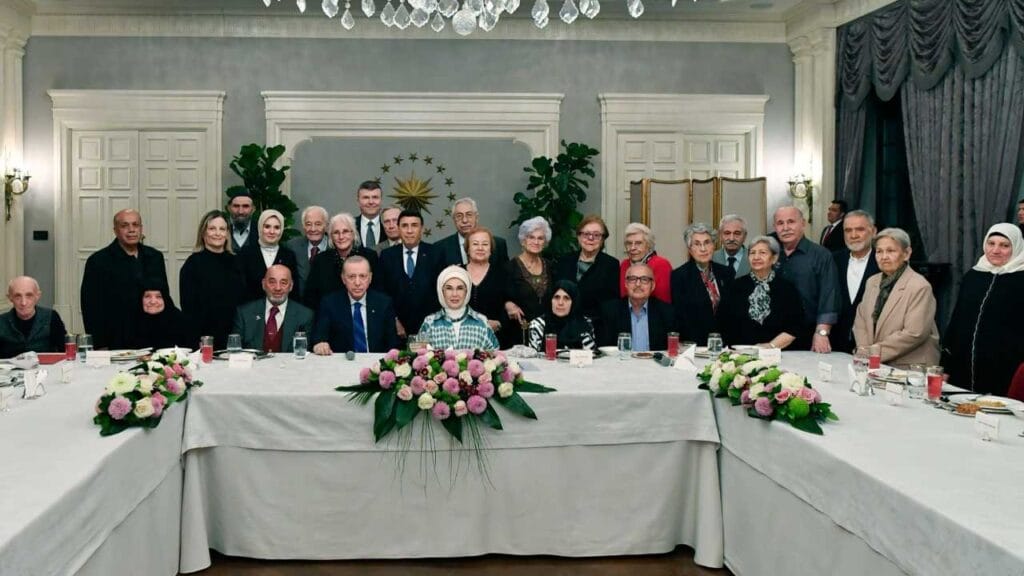 Cumhurbaşkanı Erdoğan’dan huzurevi sakinlerinin iftarına sürpriz ziyaret – Birlik Haber Ajansı