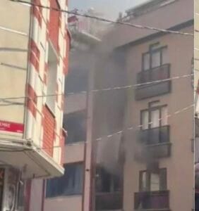 İstanbul Esenyurt'ta 4 katlı bir binada yangın mahsur kalanlar var