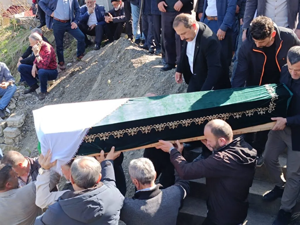 Vakfıkebir Belediye Başkanı Fuat Koçal’ın annesi toprağa verildi – Birlik Haber Ajansı