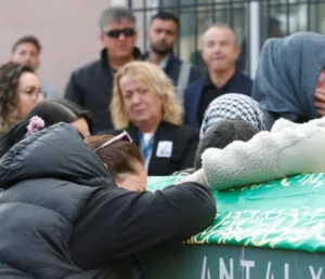 Dört şehir eşkiyası tarafından öldürülen genç toprağa verildi – Birlik Haber Ajansı