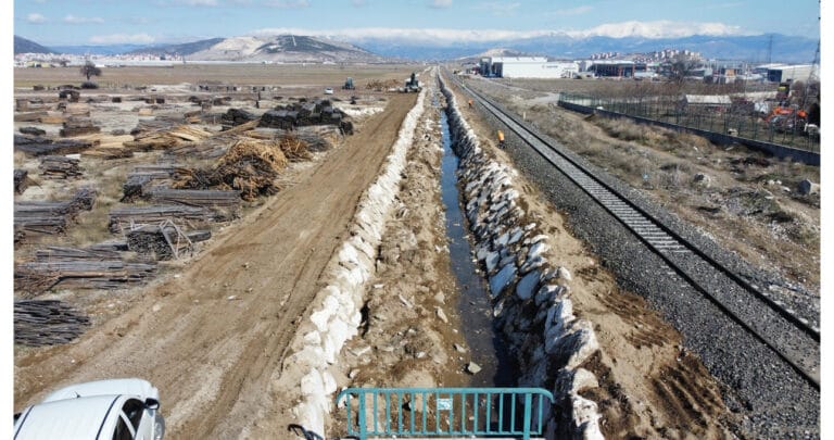 Isparta'da DSİ’nin iş makinaları durmaksızın çalışıyor