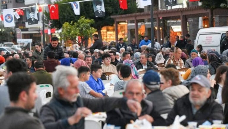 Demre Noel Baba Meydanında iftar – Birlik Haber Ajansı