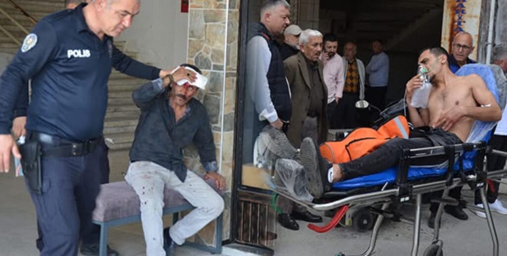 Serik’te baba ile oğlu kavgada birbirini yaraladı – Birlik Haber Ajansı