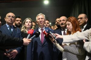 Mansur Yavaş’tan İmralı değerlendirmesi: Silahın bırakılması için hukuki bazı düzenlemelerin yapılması şartı koşulmuş – Birlik Haber Ajansı