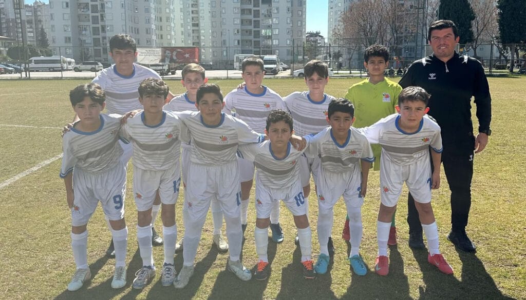 Kemer'li gençler bir puanı 3 golle aldı