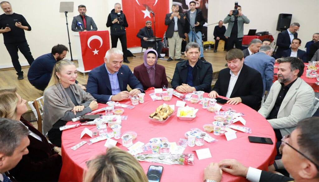 Bakan Ersoy, baba ocağında iftar verdi – Birlik Haber Ajansı