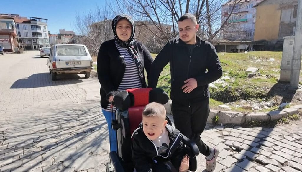 Başkan Başdeğirmen’den Mustafa Eymen’e özel engelli aracı desteği – Birlik Haber Ajansı