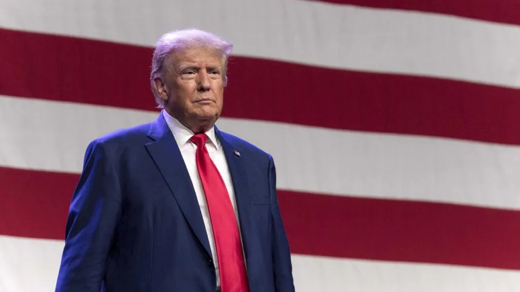 Trump, birçok eski hükümet yetkilisinin güvenlik iznini iptal etti – Birlik Haber Ajansı