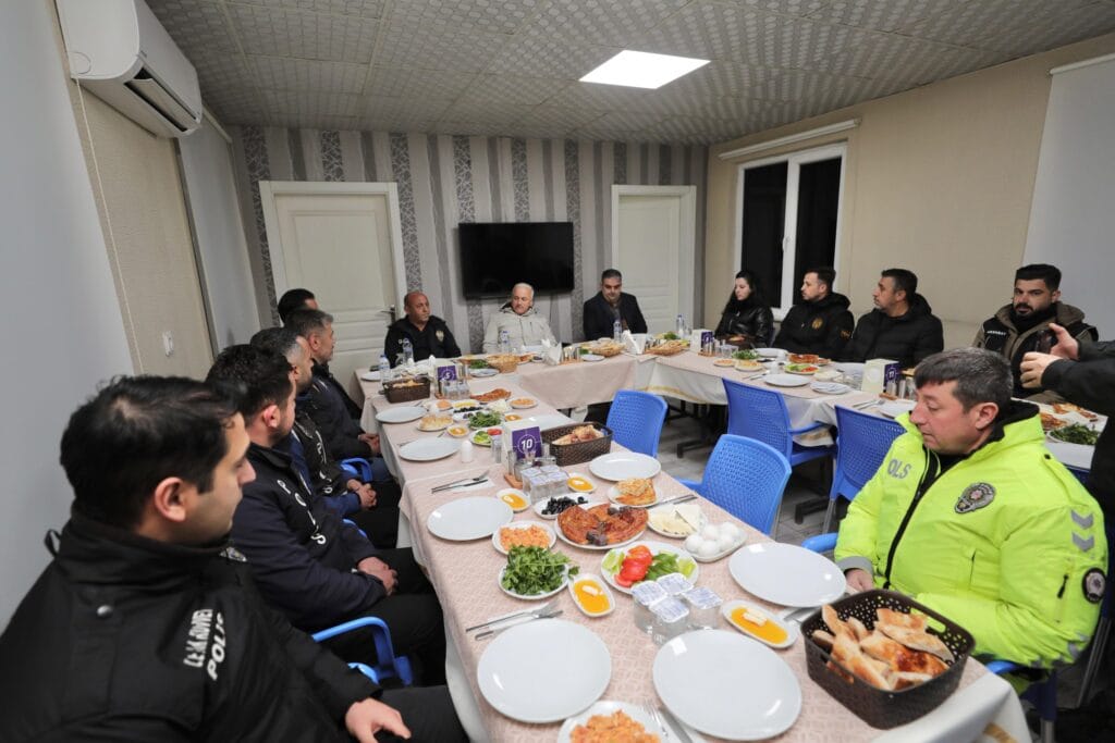 Vali Kumbuzoğlu, emniyet güçleriyle sahurda buluştu – Birlik Haber Ajansı