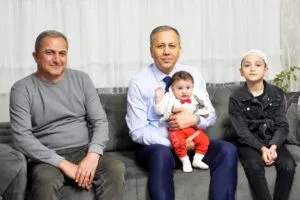 İçişleri Bakanı Ali Yerlikaya’dan sokak köpeklerinin saldırısına uğrayan Tunahan Yılmaz’a ziyaret – Birlik Haber Ajansı