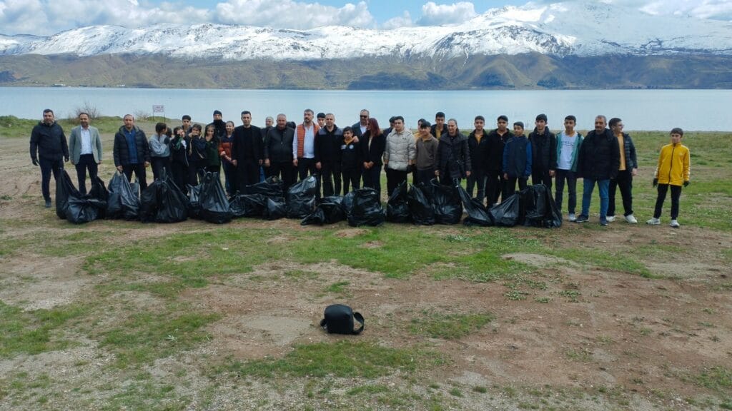 Hazar Gölü çevresinde temizlik yapıldı – Birlik Haber Ajansı