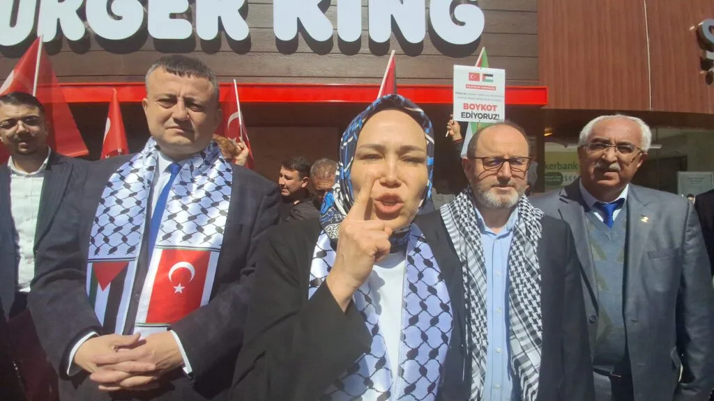 Ankara Milletvekili Asuman Erdoğan’dan “Burger King” mağazası protestosuna yönelik açıklama – Birlik Haber Ajansı