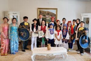 Amasya Valisi Önder Bakan ve eşi, yabancı misafir çocukları evinde ağırladı – Birlik Haber Ajansı