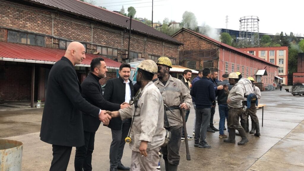 GMİS yönetimi madencilerle bayramlaştı – Birlik Haber Ajansı