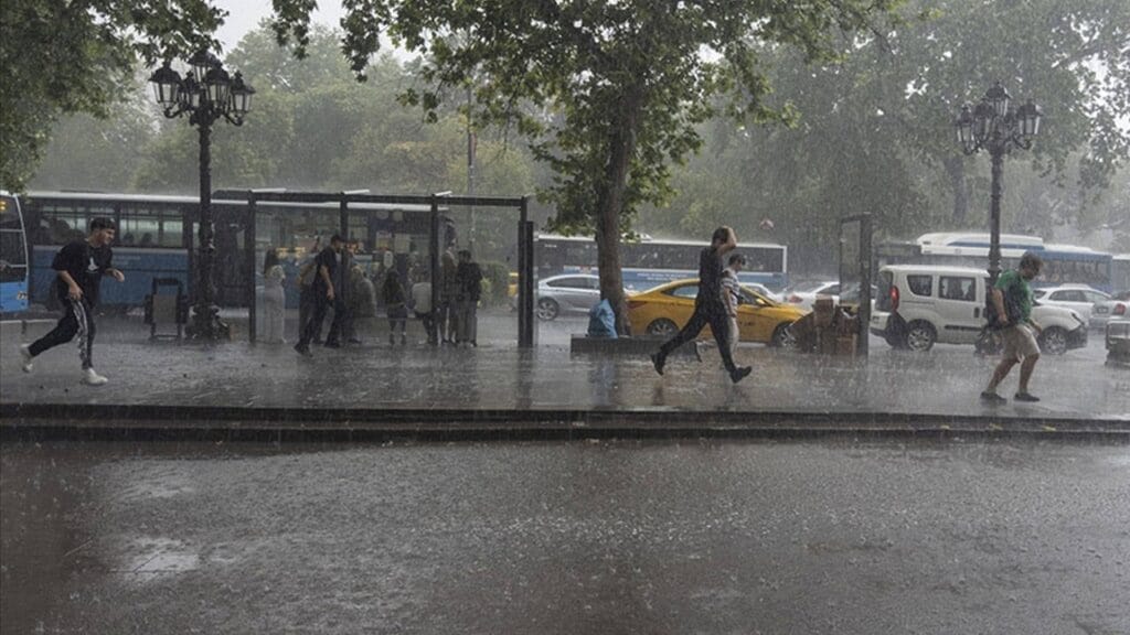 Ankara’da sağanak yağış hayatı felç etti: Meteoroloji 15 ili uyardı – Birlik Haber Ajansı