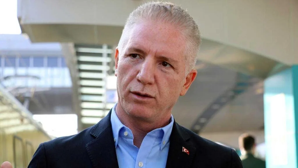 Vali Gül, “Valinin Yeğeniyim” diyen çakarlı araç sürücüsünü yalanladı, işlem başlatıldı – Birlik Haber Ajansı