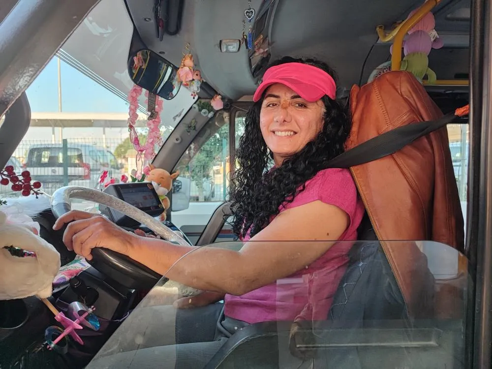 Adana yollarında kadın dolmuş şoförü – Birlik Haber Ajansı