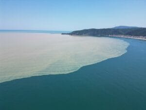 Bartın’da denizin rengi çamura döndü