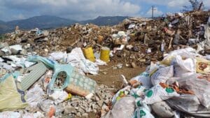 Bayraklı Belediyesi’ne açık alana çöp dökmekten ceza: 3,7 milyon lira – Birlik Haber Ajansı