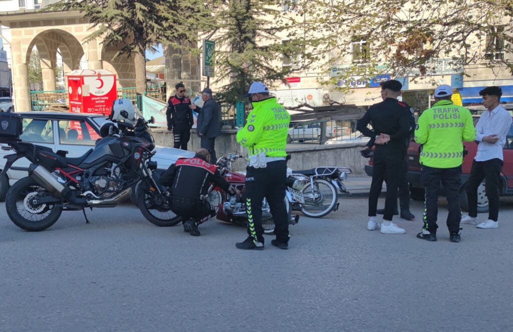 Emniyet motosikletler üzerinde denetimi artırdı – Birlik Haber Ajansı