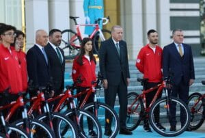 Cumhurbaşkanı Erdoğan, Türkiye Bisiklet Turu heyetini Beştepe’de ağırladı – Birlik Haber Ajansı