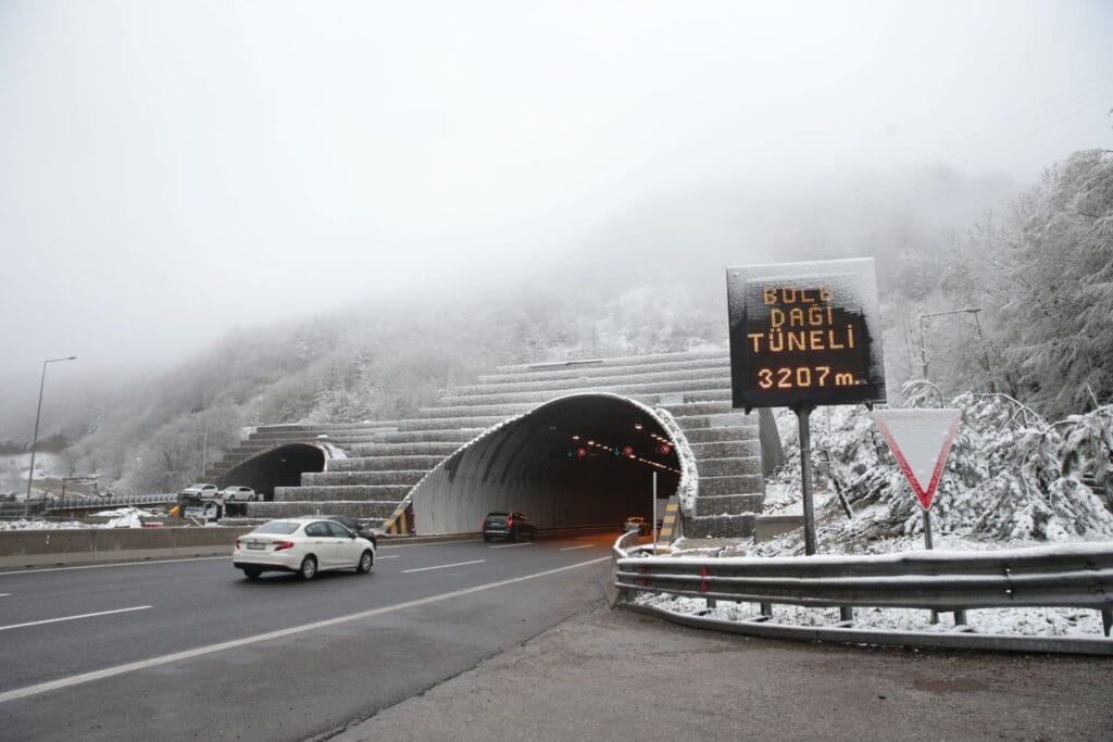 Bolu Dağı’nda karla mücadele sürüyor: Sürücüler uyarıldı – Birlik Haber Ajansı