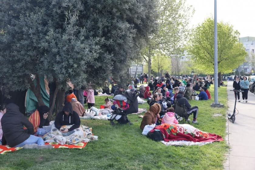 Deprem endişesi sürüyor: İstanbullular geceyi çadırda geçirdi – Birlik Haber Ajansı