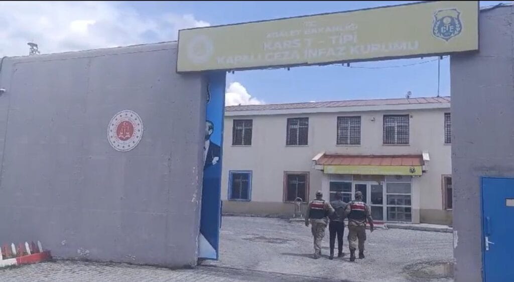 Kars’ta kesinleşmiş hapis cezasıyla aranan şahıs yakalandı – Birlik Haber Ajansı