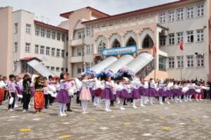 Kars’ta minik öğrenciler hazırladıkları özel gösterilerini sergiledi – Birlik Haber Ajansı