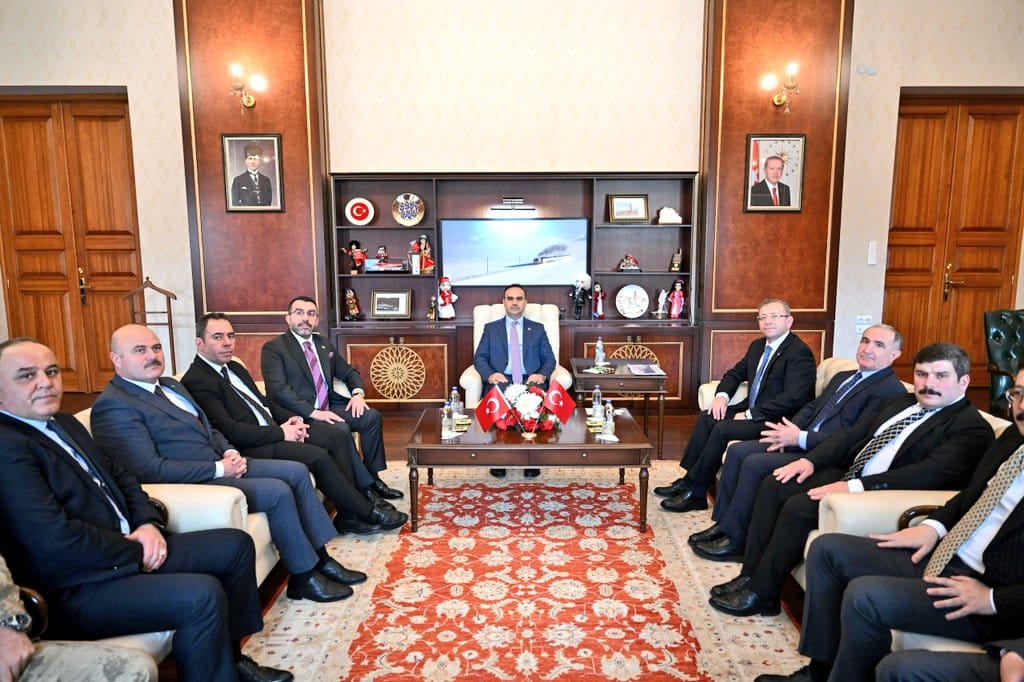 Sanayi Bakanı Mehmet Fatih Kacır, Kars Valiliği’ne TOGG ile geldi – Birlik Haber Ajansı
