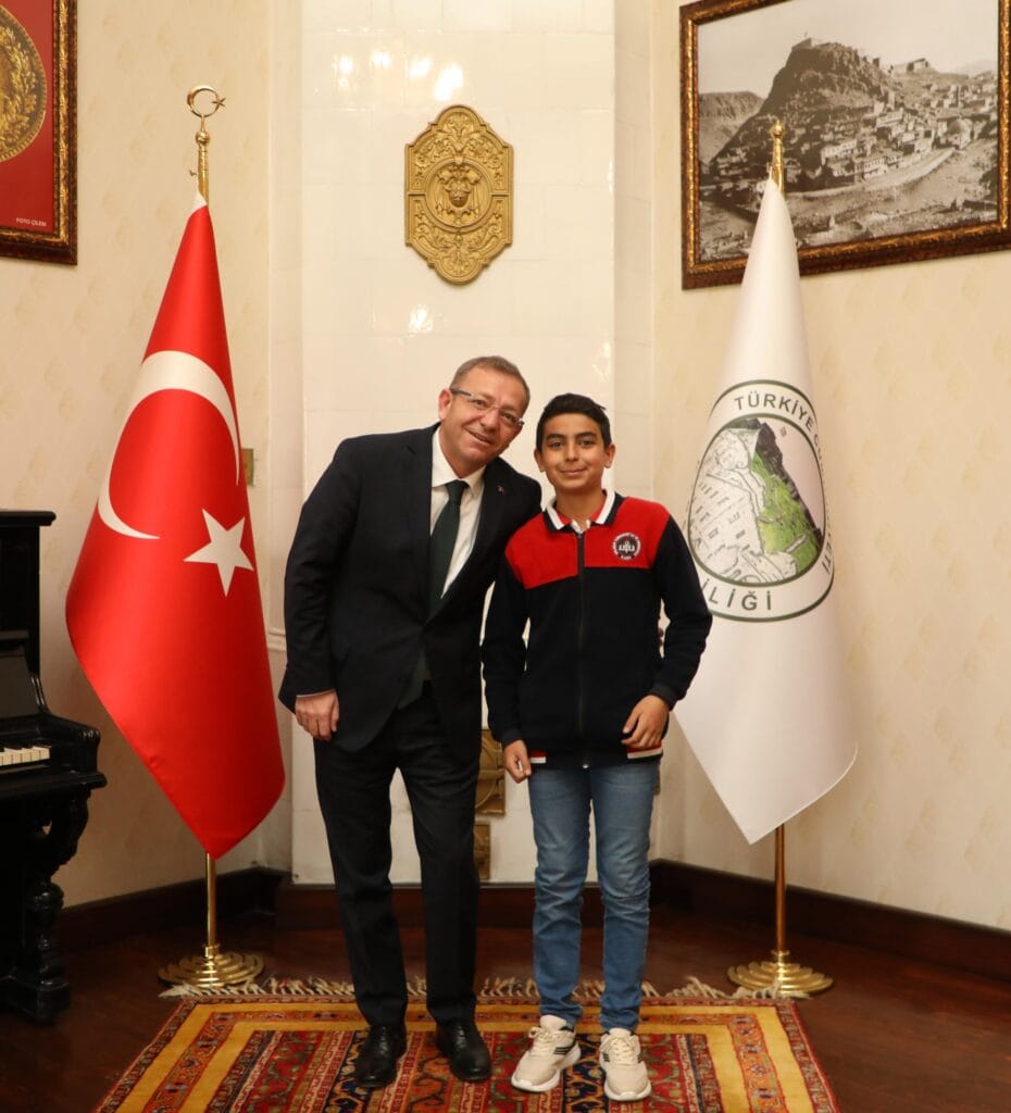 Oyuncu Beyinler Turnuvası Türkiye Finallerine Kars’tan Çınar Berat Yağcı katılacak – Birlik Haber Ajansı