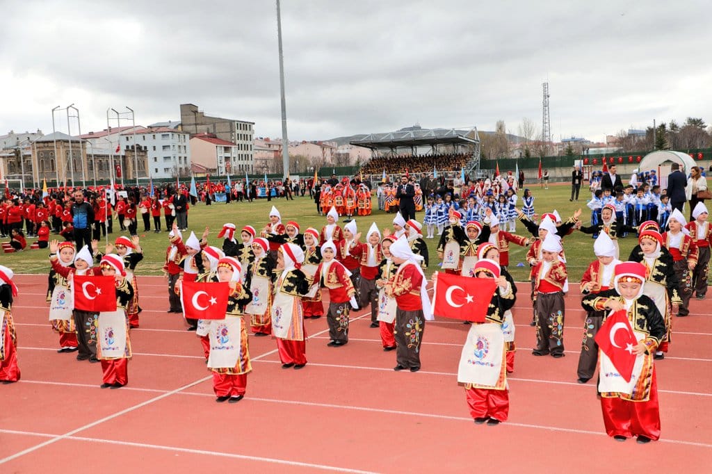 23 Nisan Ulusal Egemenlik ve Çocuk Bayramı Kars’ta sevinç ve coşkuyla kutlandı – Birlik Haber Ajansı