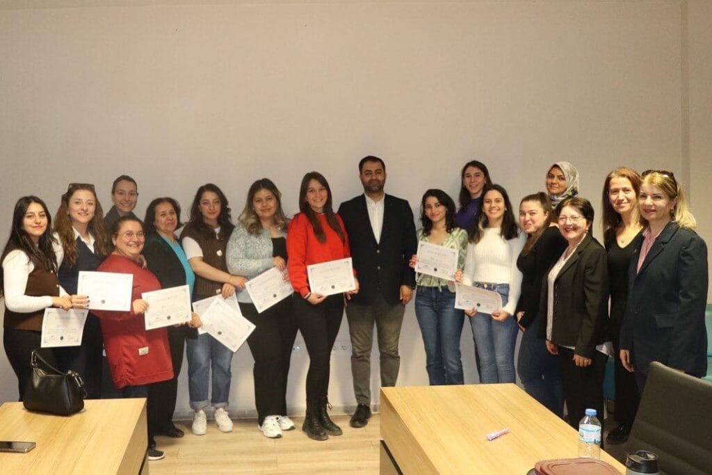 Kars Sağlık Müdürlüğü, ebelere doğum bilgisi eğitimleri verdi – Birlik Haber Ajansı