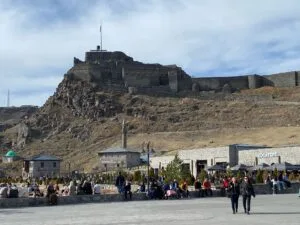 Kars’ta güneşli hava vatandaşları sokaklara döktü – Birlik Haber Ajansı