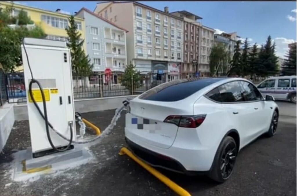 Kars’ta oto elektrik şarj istasyonlarının yetersiz olması sürücüleri bıktırdı – Birlik Haber Ajansı