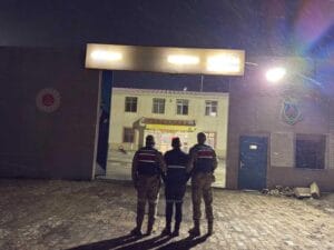 Kars’ta ‘hırsızlık’ suçundan aranan şahıs yakalandı – Birlik Haber Ajansı