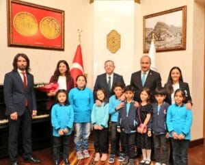 Kars Valisi Polat, koltuğunu 4. sınıf öğrencisi Yusuf Hacıyusufoğlu’na devretti – Birlik Haber Ajansı