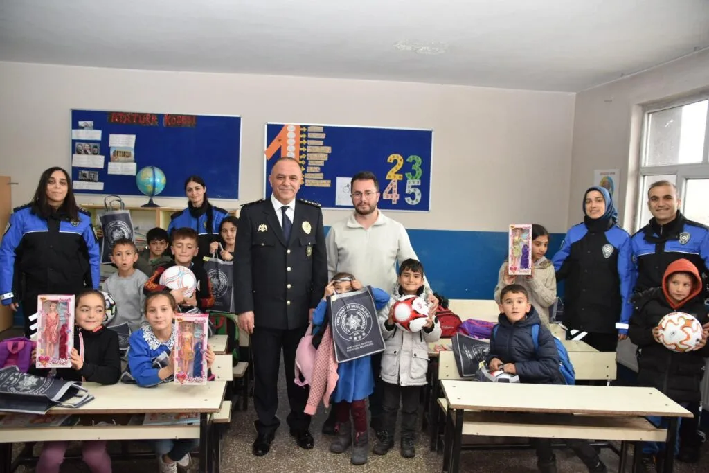 Emniyet Müdürü Mehmet Ömür Saka, Ataköy Şehit Turgay Karademir İlkokulunu ziyaret etti – Birlik Haber Ajansı