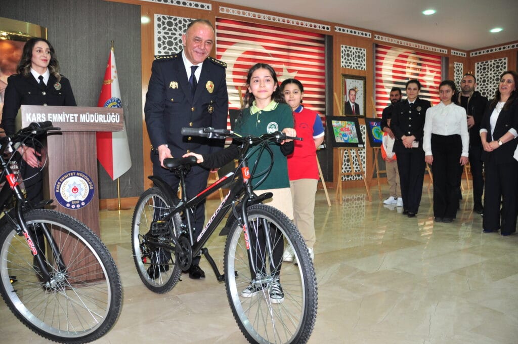 Kars’ta okullararası yarışmalarda dereceye girenlere ödülleri verildi – Birlik Haber Ajansı