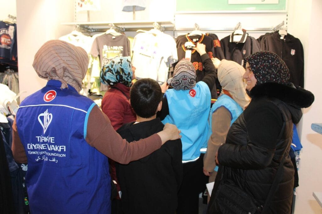 Kars TDV Kadın Kolları ebeveyn kaybına uğramış çocukları bayramda sevindirdi – Birlik Haber Ajansı