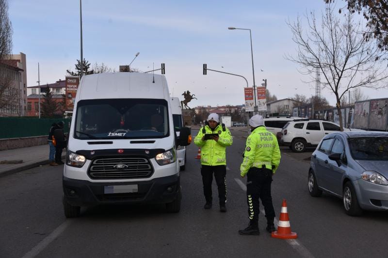 Kars’ta okul servislerine sıkı denetim… – Birlik Haber Ajansı