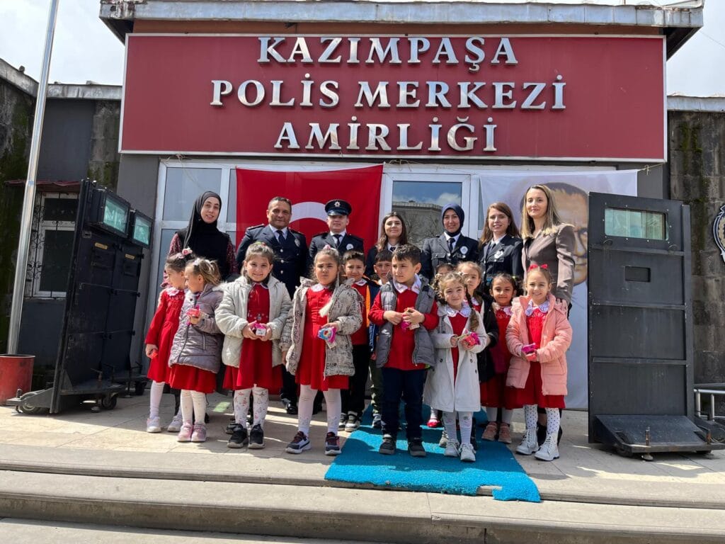 Kars’ta miniklerden kalpleri ısıtan ziyaret – Birlik Haber Ajansı