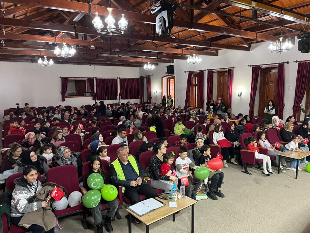 Kars Yeşilay’ın çocuk şenliği, renkli görüntülere sahne oldu – Birlik Haber Ajansı