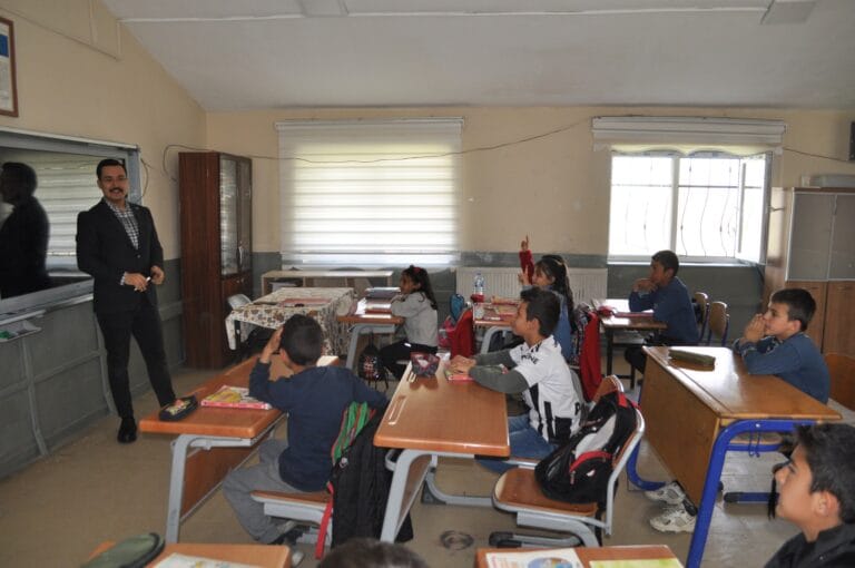 Akyaka Kaymakamı İsmail Demirtaş okul ziyaretlerine devam ediyor – Birlik Haber Ajansı