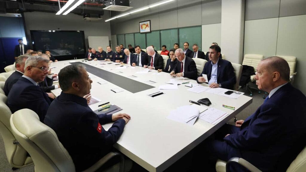 İstanbul depremi sonrası devlet sahada: Cumhurbaşkanı Erdoğan AFAD’da durumu değerlendirdi – Birlik Haber Ajansı