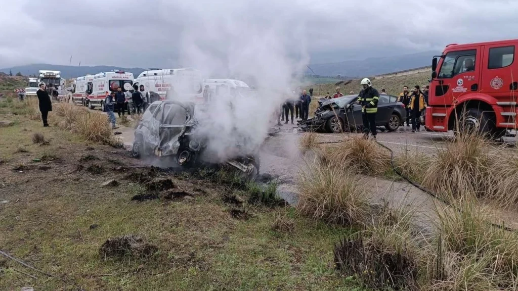Gaziantep’te otomobil-hafif ticari araç çarpıştı: 2 ölü, 2 yaralı – Birlik Haber Ajansı